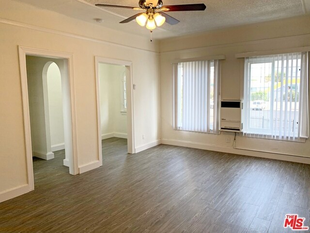 Building Photo - 1623 N Mariposa Ave