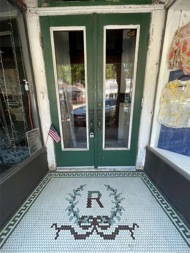 Primary Photo - 68 Main St