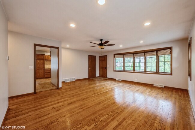 Building Photo - 1690 Beverly Pl