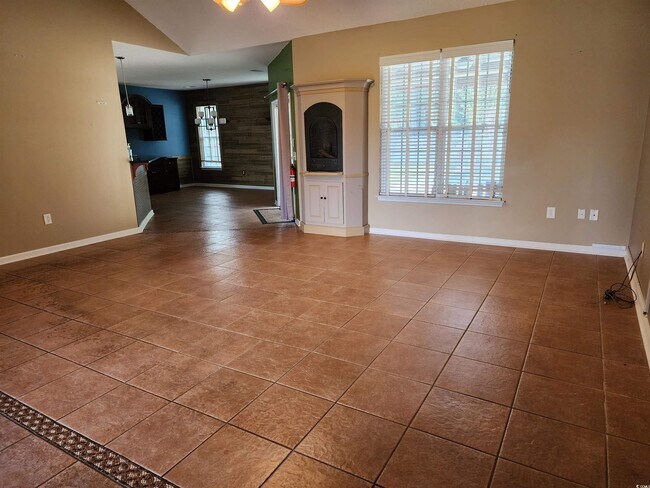 Building Photo - 2360 Clandon Dr