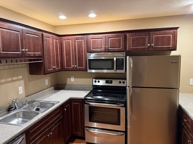 Vista del espacio del mostrador de la cocina - 1824 7th Ave