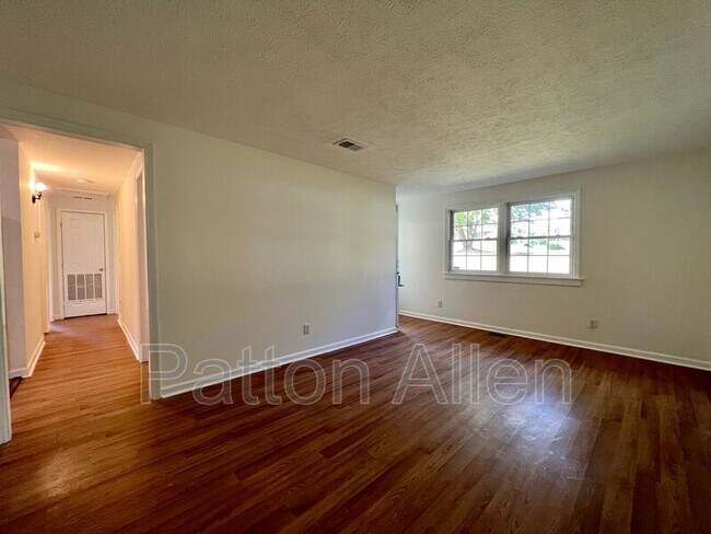 Foto del edificio - 45 High Meadow Rd