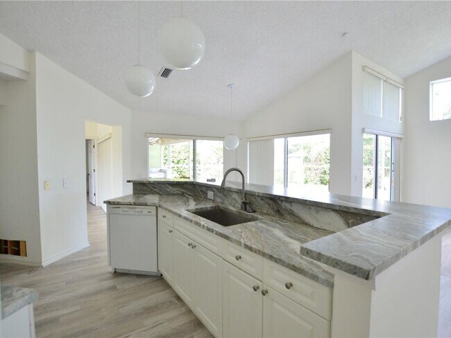 Building Photo - 3 Bedroom Single Family Home in Punta Gorda