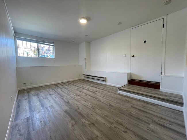 Building Photo - 926