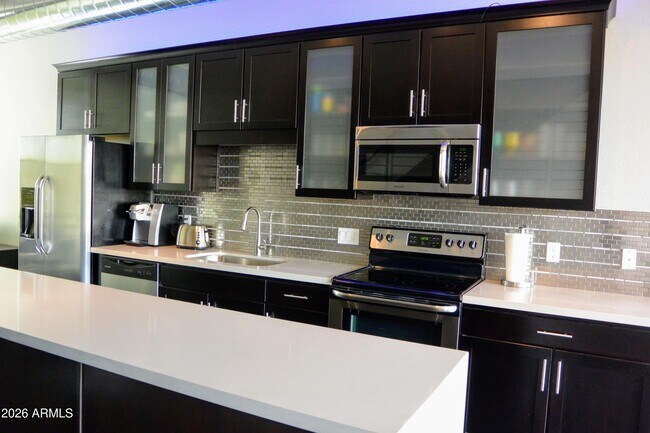 Foto del edificio - 516 E Ames Pl