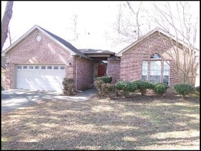 Building Photo - 303 Hidden Meadows Dr