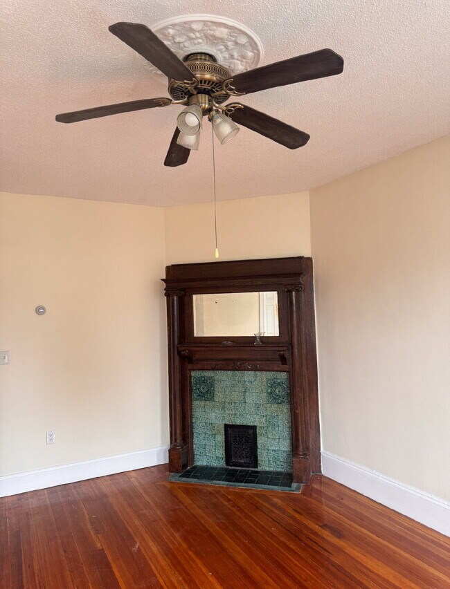 Foto del edificio - Spacious  4 Bed 2 Bath Boston Gem