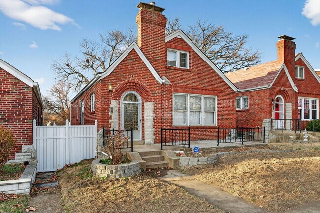 Foto del edificio - 3155 Hampton Ave