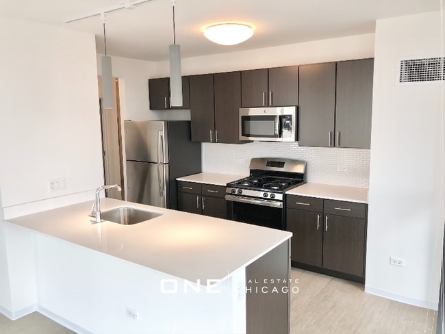 Photo - 156 W Superior St Apartment