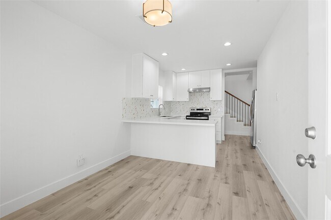 Building Photo - 6403 Illinois St