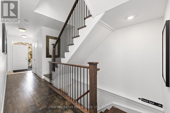 Photo du bâtiment - 236 Yellow Birch Cres