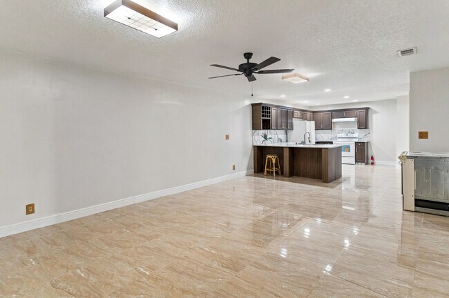 Building Photo - 4851 NW 17th St