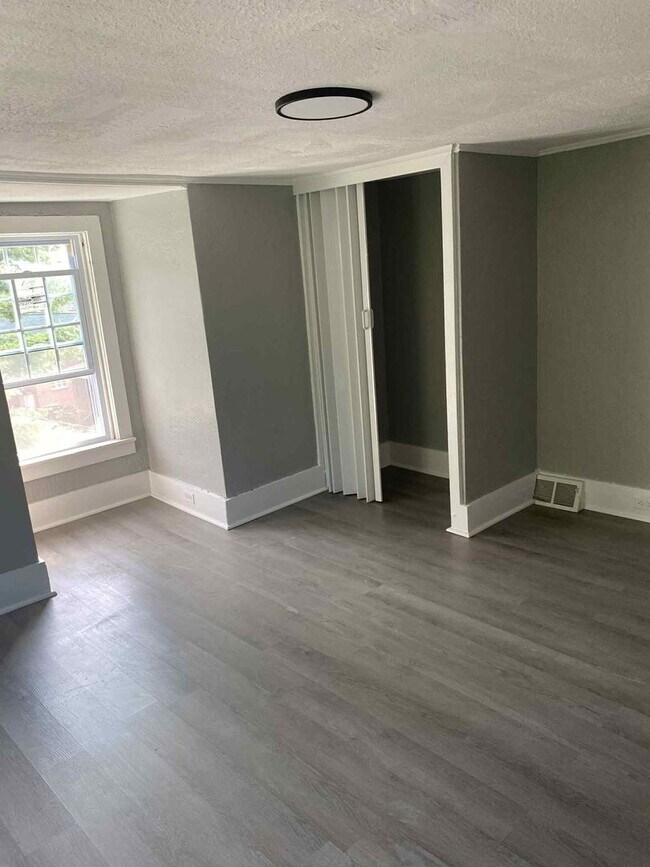 Foto del edificio - Newly Updated Spacious 5 bedroom 2 bathroo...
