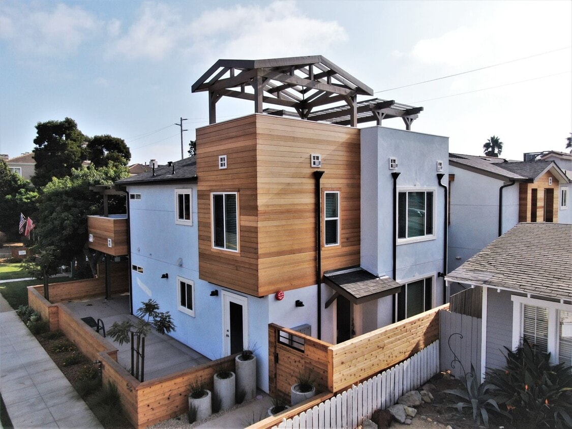 Primary Photo - Modern Condo West of PCH!