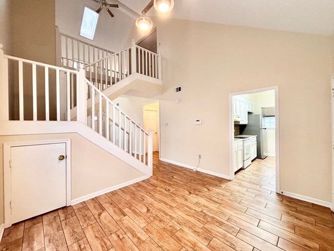 Building Photo - Three Bedroom Garden Home Near Woman's Hos...