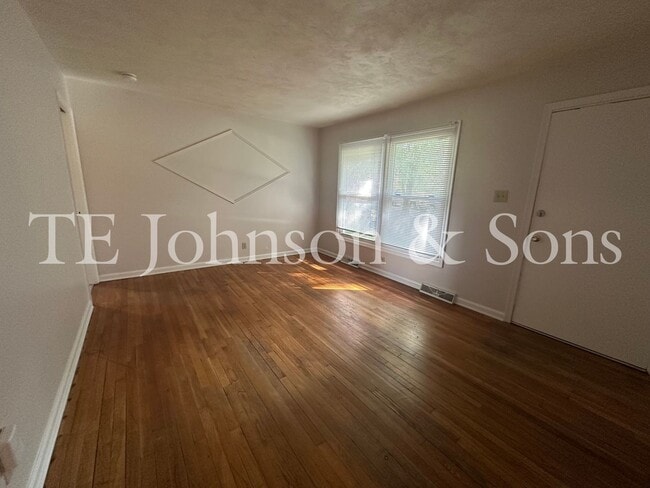 Foto del edificio - 3 Bed Home Situated near Hwy. 311 & Local Golf Course