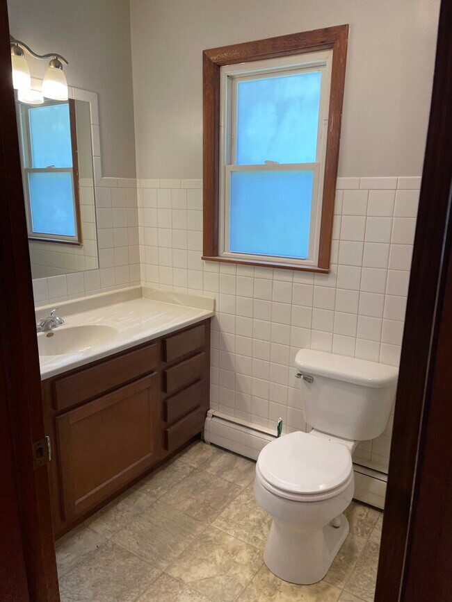 Bathroom - 914 Lennox St