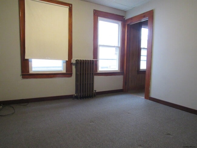 Building Photo - 11 Maple St