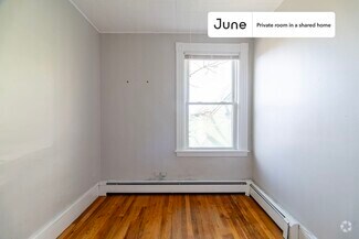 Building Photo - Private bedroom in 4 bed/1 bath Home