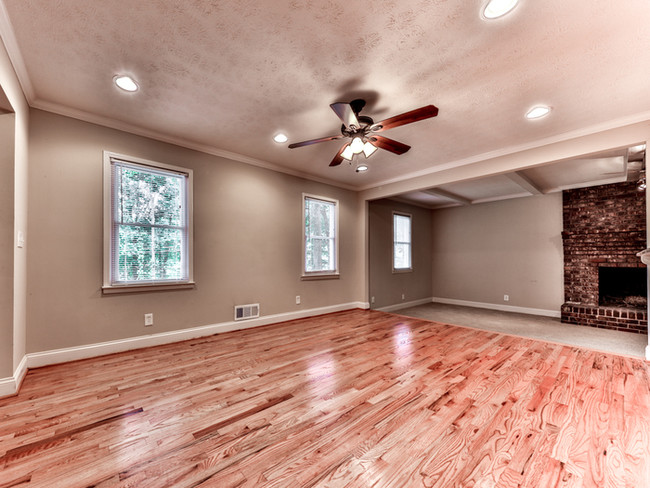 Building Photo - Remodeled 3 Bedroom Brick Ranch in Acworth