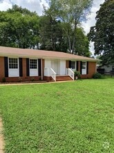 Building Photo - 3019 Greenhill Dr NW