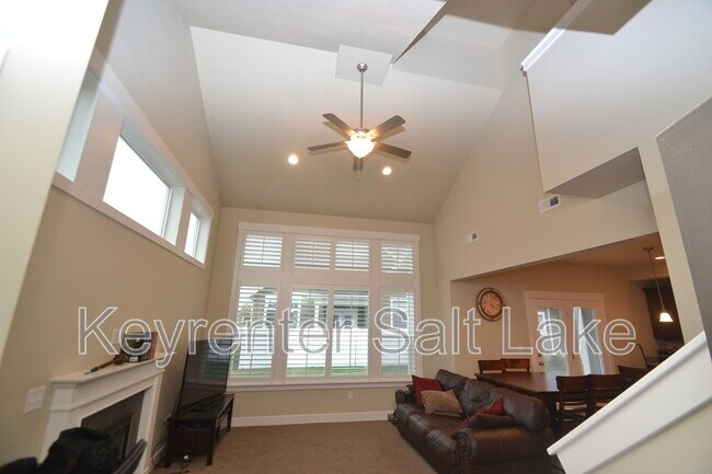Building Photo - 1867 W Trail Heights Dr