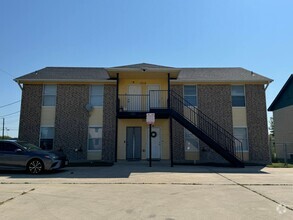 Building Photo - 1712 Benttree Dr
