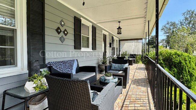 Building Photo - 2 BD/ 1 BA ADORABLE COTTAGE in SUNSET PARK...