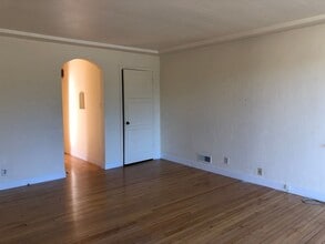 Building Photo - 1390 Charles Dr