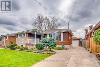 Building Photo - 16 Nova Dr