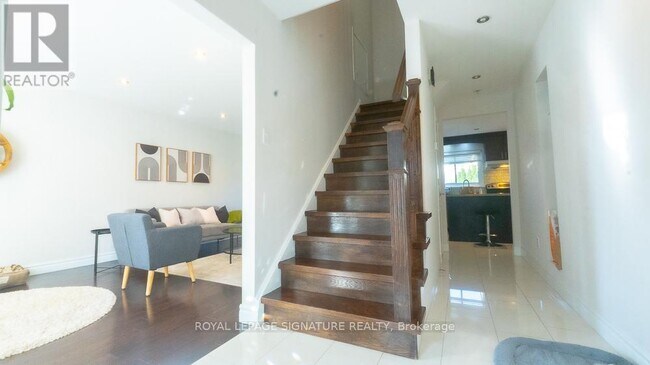 Photo du bâtiment - 1460 Tampa Crescent