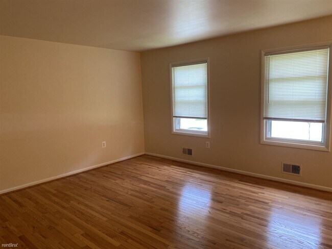 Foto del edificio - 4 br, 3 bath House - 1125 Broadview Rd