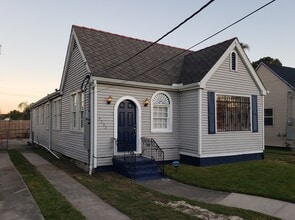 Building Photo - 2333 Pauline St