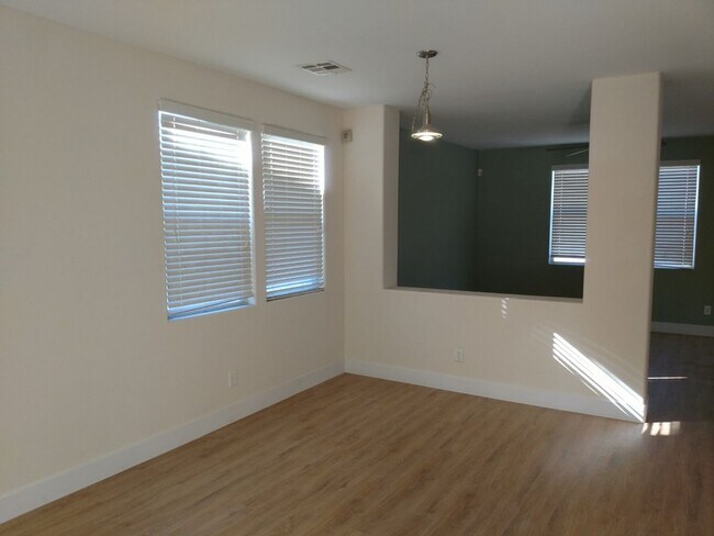 Building Photo - North Las Vegas 3 bedroom 2.5 bath with loft