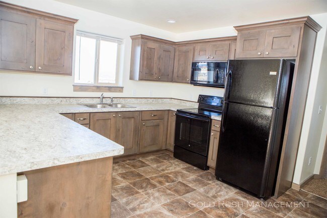 Building Photo - 3220 Meadowlark Dr