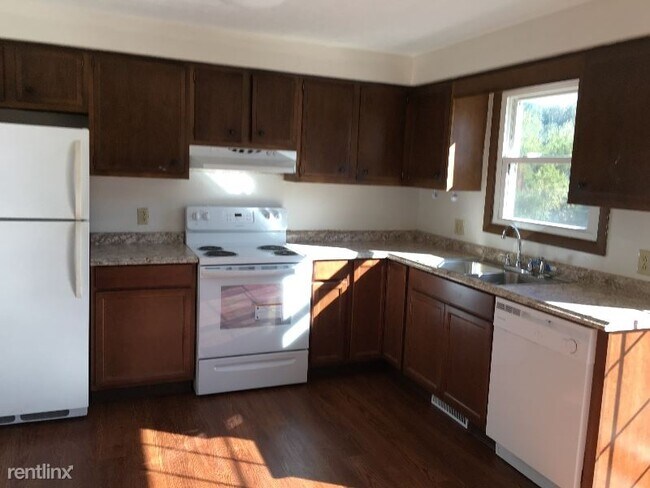 Building Photo - 1284 Smith Kramer St NE