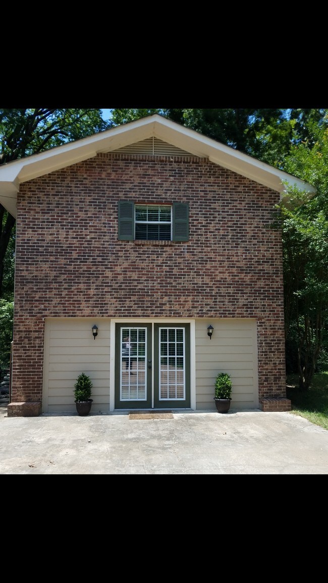 Foto del edificio - 135 Westwood Dr