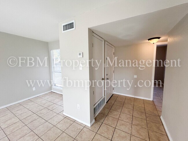 Foto del edificio - 1401 Old Bardwell Rd