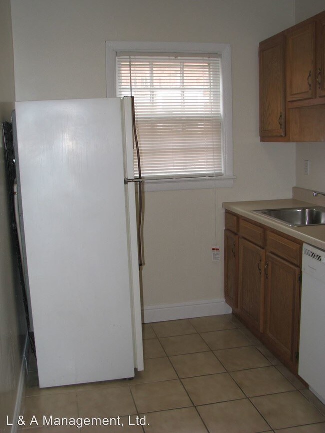 Foto del edificio - 2572 Kemper Rd