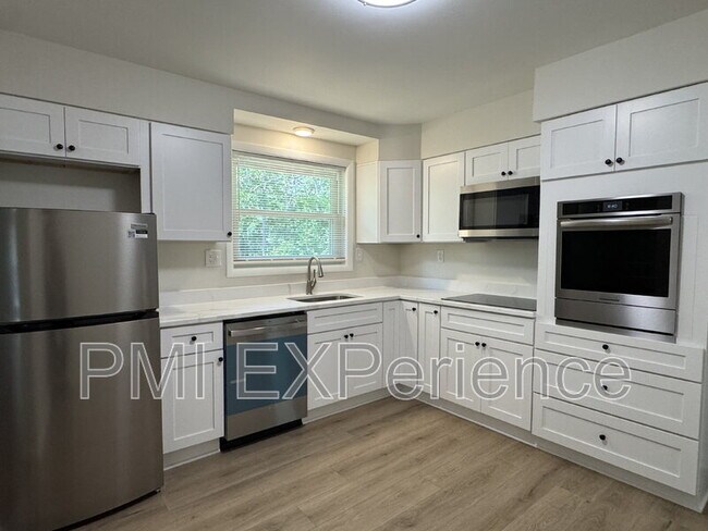 Building Photo - 6405 Roberts Dr