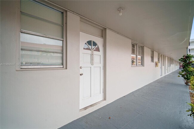 Foto del edificio - 18601 NE 14th Ave