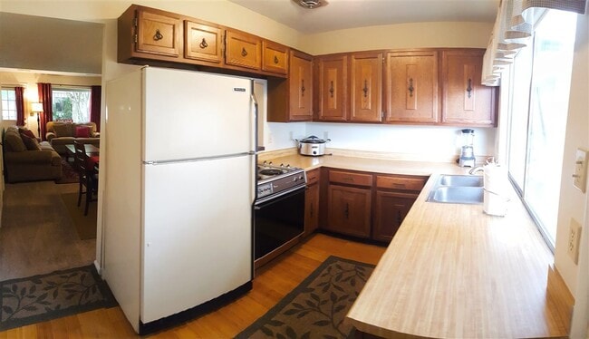 Building Photo - 922 McKinley Ave