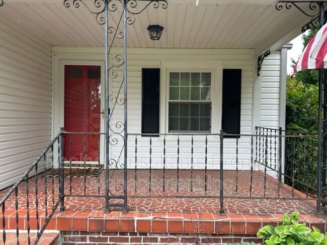 Building Photo - 519 Dick St