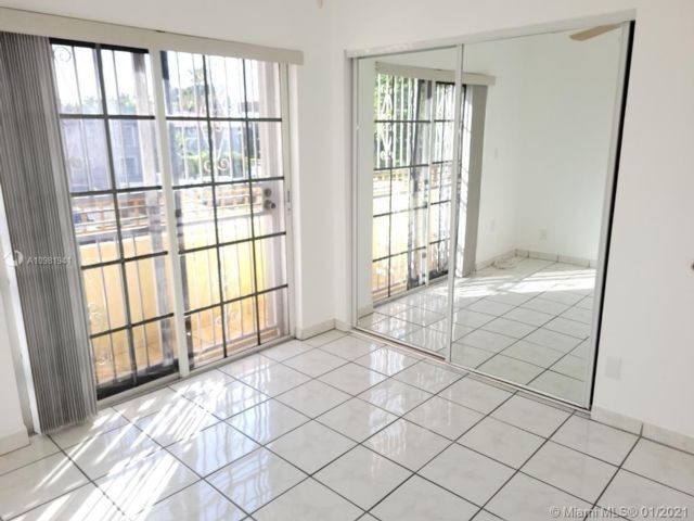 Foto del edificio - 1351 SW 4th St