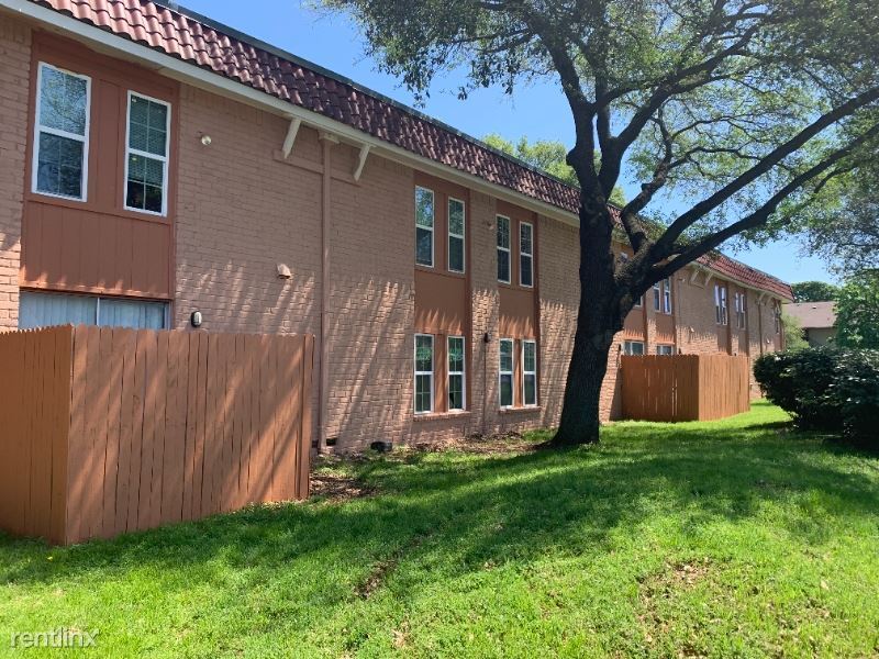 Primary Photo - 110 N Jupiter Rd