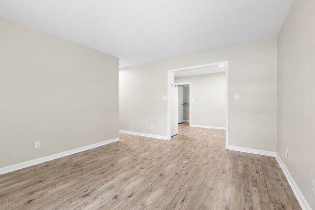 Foto del edificio - 211 Woodview Ave