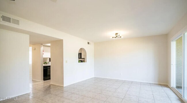 Foto del edificio - 1329 S Mitchell Dr