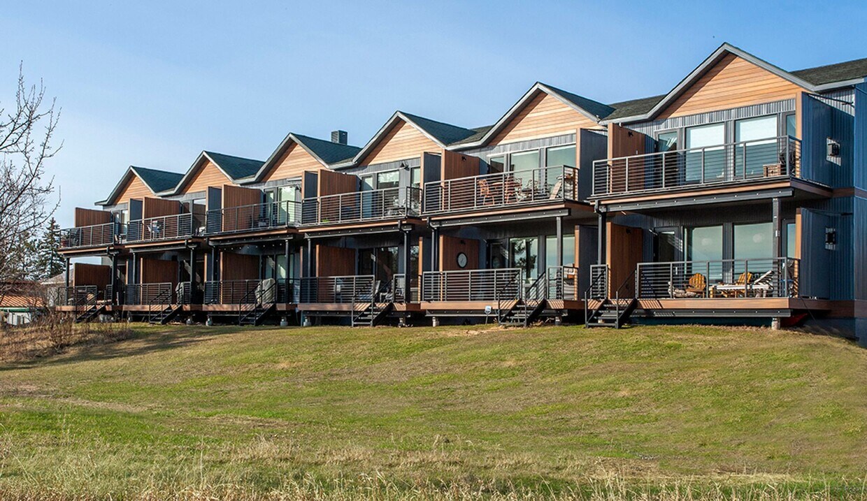 Primary Photo - Beautiful, Furnished Luxury Condo on Lake ...