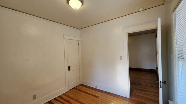 Building Photo - Two Bedroom Home in the Rose Park Neighbor...