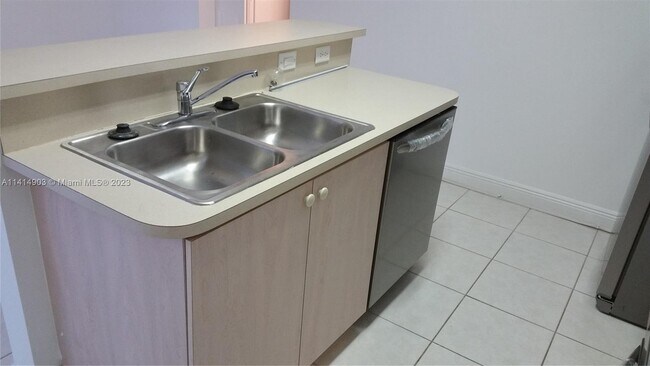 Building Photo - 4917 Tradewinds Ter